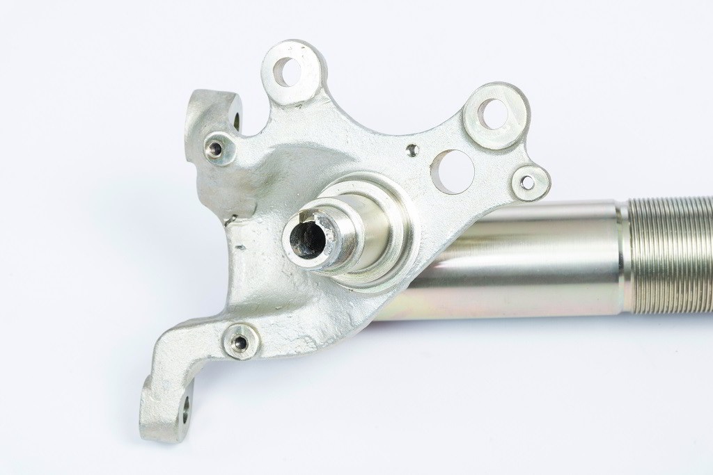 Die geschmiedeten Achsschenkel erleichtern den Einbau der KW Gewindefahrwerke im BMW E 30.