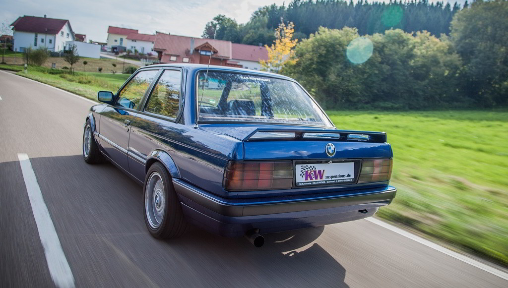 Moderne Fahrfreude für den klassischen BMW E30 ermöglicht durch die KW Klassiker Gewindefahrwerke.