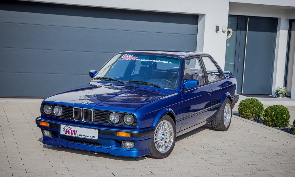 Die KW Gewindefahrwerke erlauben im Rahmen des Teilegutachtens eine stufenlose Tieferlegung des BMW E30 bis zu 80 mm.