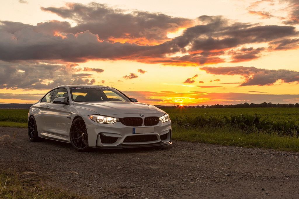 BMW M4 Coupé (F82) mit KW DDC Plug & Play Gewindefahrwerk