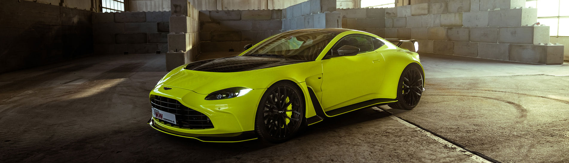 Dieser grell-grüne Aston Martin Vantage V12 ist der letzte seiner Art: Zum Marktstart im März 2022 gab es nur 333 Exemplare