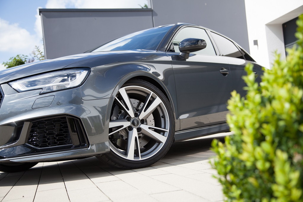 Audi RS 3 teifergelegt mit den KW Gewindefedern bzw. höheneinstellbaren KW Federn 