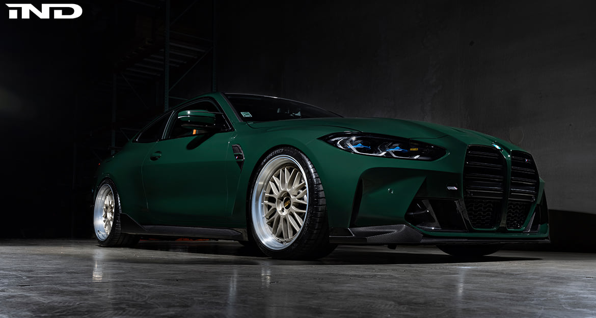 Mit dem KW V4 Clubsport Gewindefahrwerk kann im Rahmen des Gutachtens an der Vorderachse eine stufenlose Tieferlegung von 20 bis 35 Millimeter am BMW M4 gewählt werden. An der Hinterachse sind 15 bis 30 Millimeter möglich.