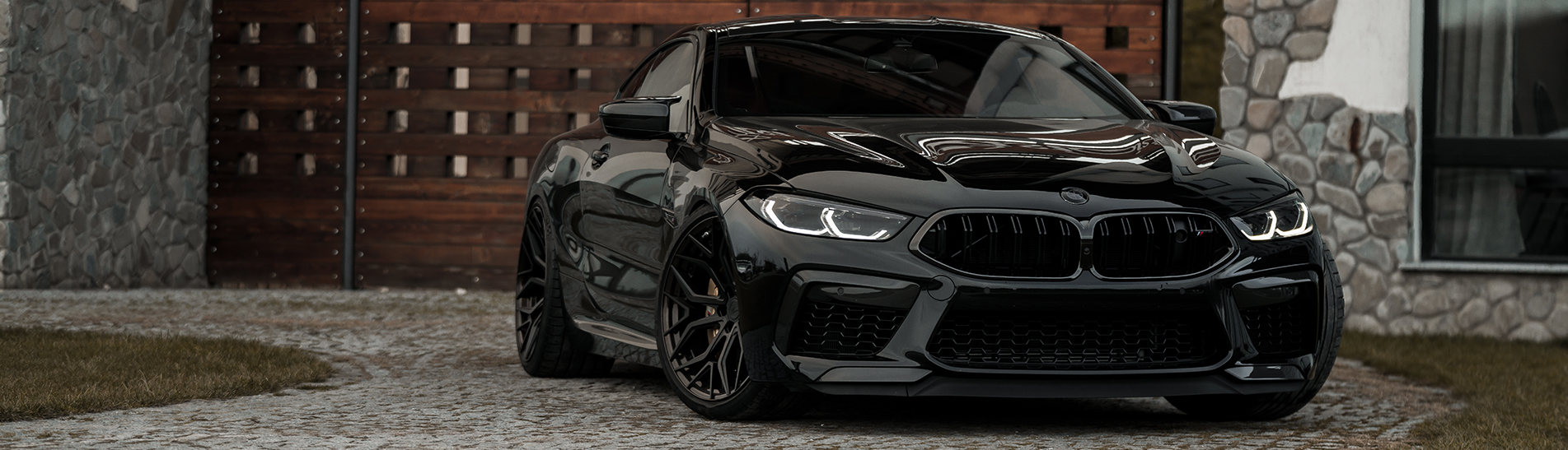 Das KW Variante 4 Gewindefahrwerk für BMW M8 (F92) und BMW M8 (F92) Competition bietet eine ideale Möglichkeit den Wunsch einer stufenlos einstellbaren Tieferlegung mit gesteigertem Handling, Abrollkomfort und Fahrsicherheit zu kombinieren.