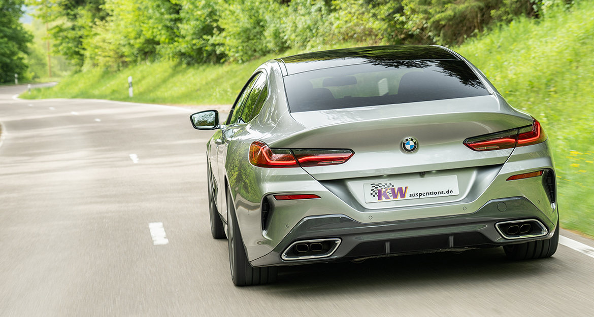 Eine stufenlose Tieferlegung von bis zu 45 Millimeter ist mit den in der Höhe einstellbaren KW Federn beim BMW M850i xDrive Gran Coupé (G16) möglich.