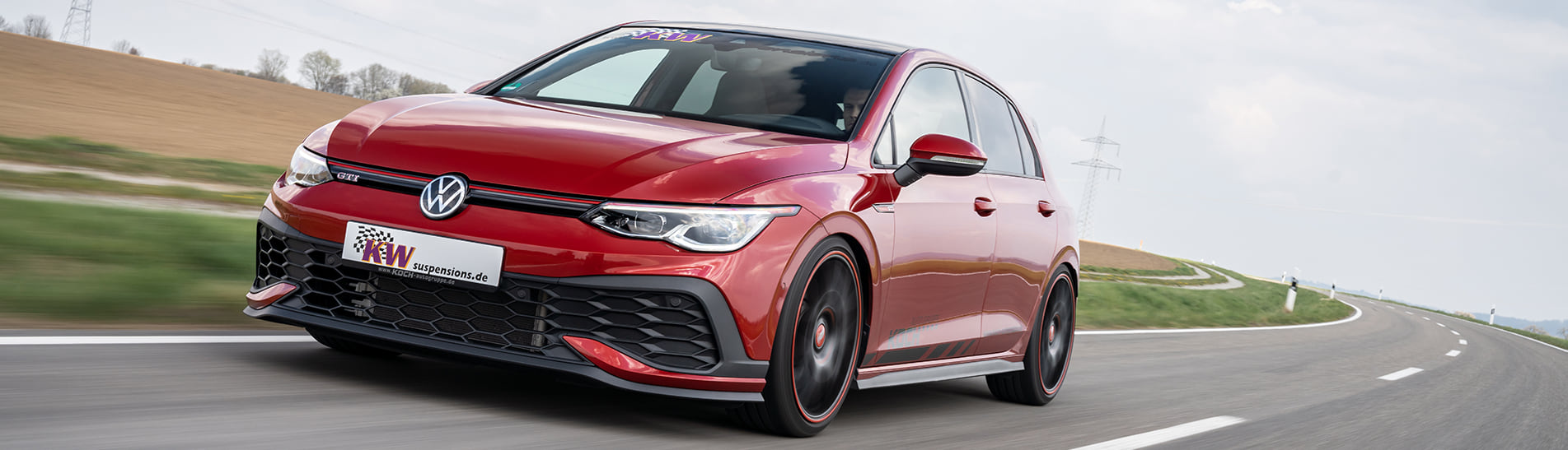 Laut Teilegutachten garantieren die KW Gewindefahrwerke Variante 1, Variante 2, Variante 3, Clubsport und DDC plug&play eine maximale Tieferlegung von 45 Millimeter im VW Golf 8 GTI inklusive GTI Clubsport.