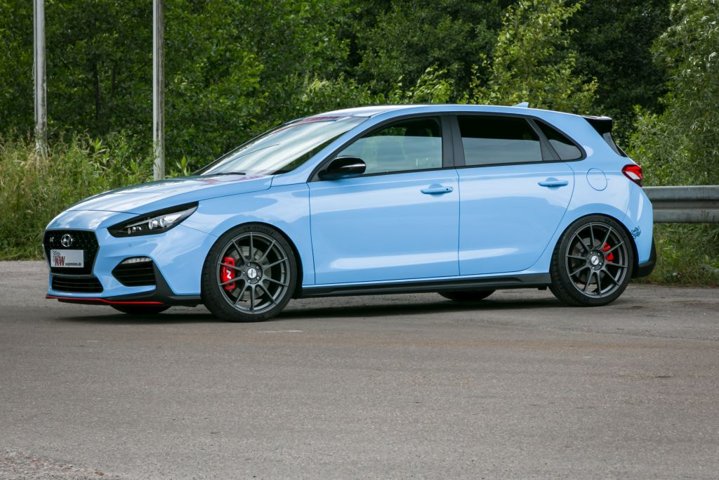 Hyundai i30 N mit einer Tieferlegung durch ein KW Gewindefahrwerk