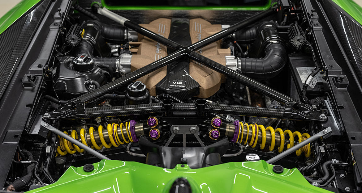 Die beiden KW V5 im eingebauten Zustand im Lamborghini Aventador