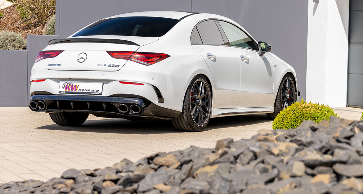 Die Maximale Tiefe in Verbindung mit einem sportlichen Fahrverhalten mit Restkomfort ermöglicht das KW Gewindefahrwerk Variante 3 im Mercedes-AMG CLA 45 S 4MATIC+.