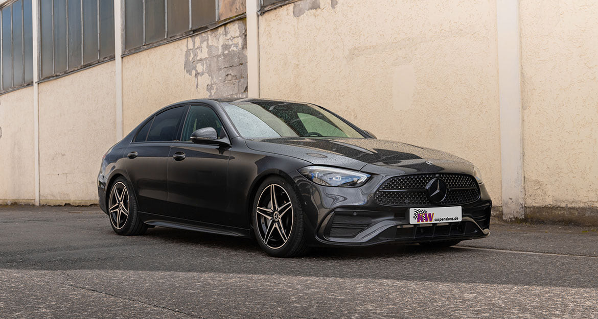 Beim Design der fünften Generation der Mercedes C-Klasse hat man sich ein Beispiel an der elegant dynamischen Optik der S-Klasse genommen