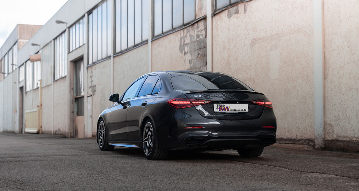 Die C-Klasse Limousine ähnelt dem T-Modell bis hin zur B-Säule