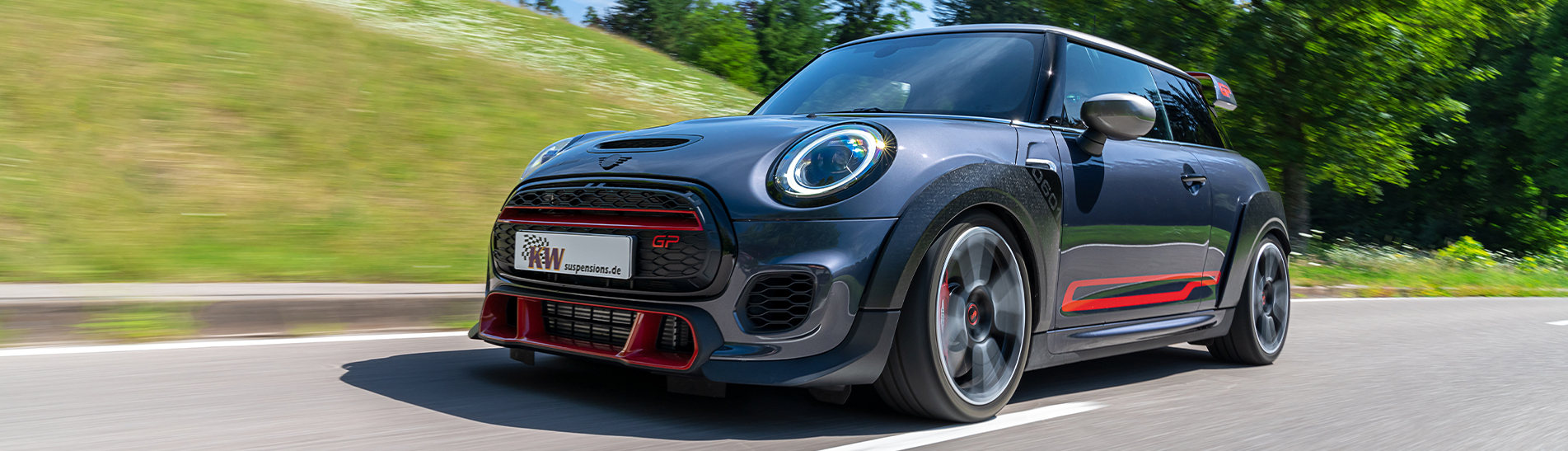 Auch für Sondermodelle wie dem MINI John Cooper Works GP3 hat KW automotive die KW Gewindefahrwerke Variante 1, Variante 2 und Variante 3 entwickelt.
