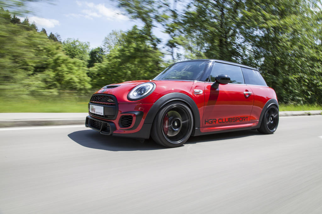 Mini John Cooper Works F56 Fahraufnahme mit eingebautem KW Gewindefahrwerk