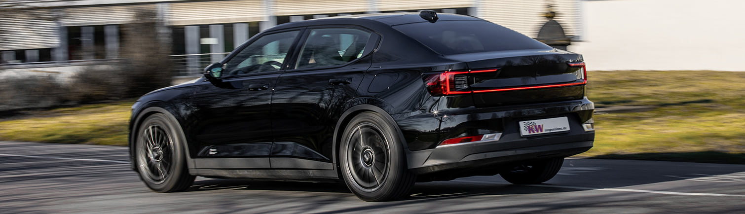 Sorgt auch bei Elektroautos wie dem Polestar 2 für eine bessere und schönere Strassenlage: das KW V3 Gewindefahrwerk.