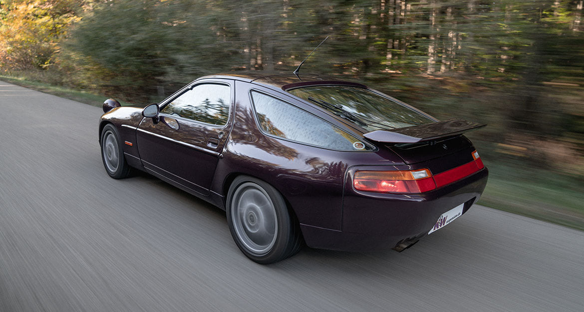 Mit dem KW V3 Klassik Fahrwerk bekommt der alte Porsche 928 eine moderne Fahrdynamik