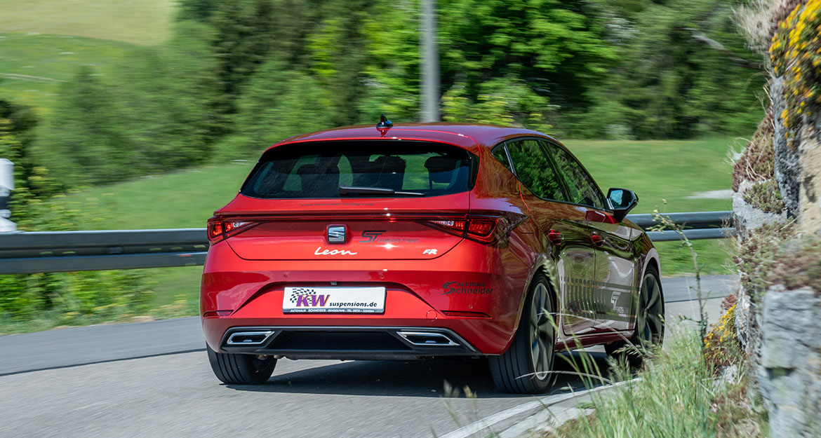 Von der Nachrüstung eines KW Gewindefahrwerks bzw. in der Höhe einstellbaren Sportfahrwerks profitiert der Seat Leon in Fahrkomfort und Fahrdynamik.