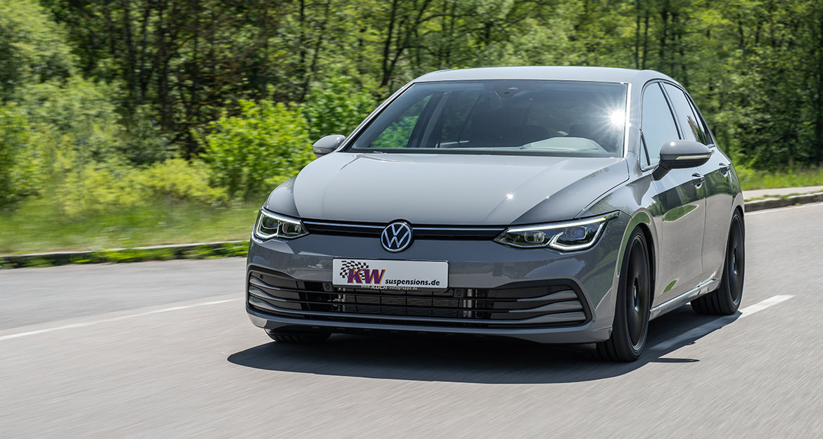 Das ebenfalls für den VW Golf 8 erhältliche KW Gewindefahrwerk Variante 1 verfügt dagegen über keine einstellbaren Dämpfer wie etwa die Variante 2 oder die Variante 3 von KW suspensions.
