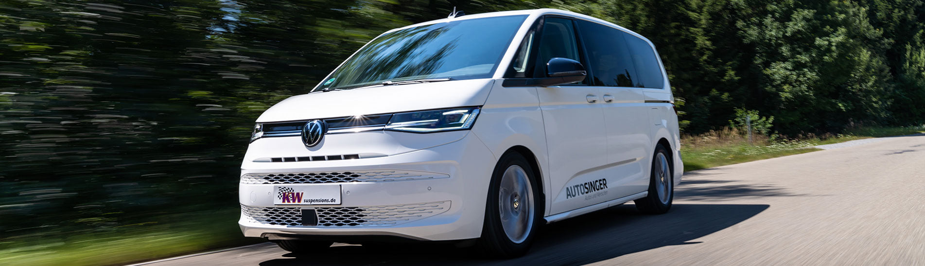 An der Vorder- und Hinterachse deckt das Teilegutachten eine stufenlose Tieferlegung von 35 bis 55 Millimetern beim VW T7 Multivan ab.