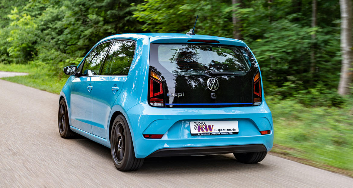 Aus diesem Grund unterscheiden sich unsere für den VW e-up! erhältlichen Gewindefahrwerke in der gesamten Abstimmung, Dämpferventilbestückung und Auslegung zu den up!-Modellen mit dem 1,0-Liter-TSI-Benziner.