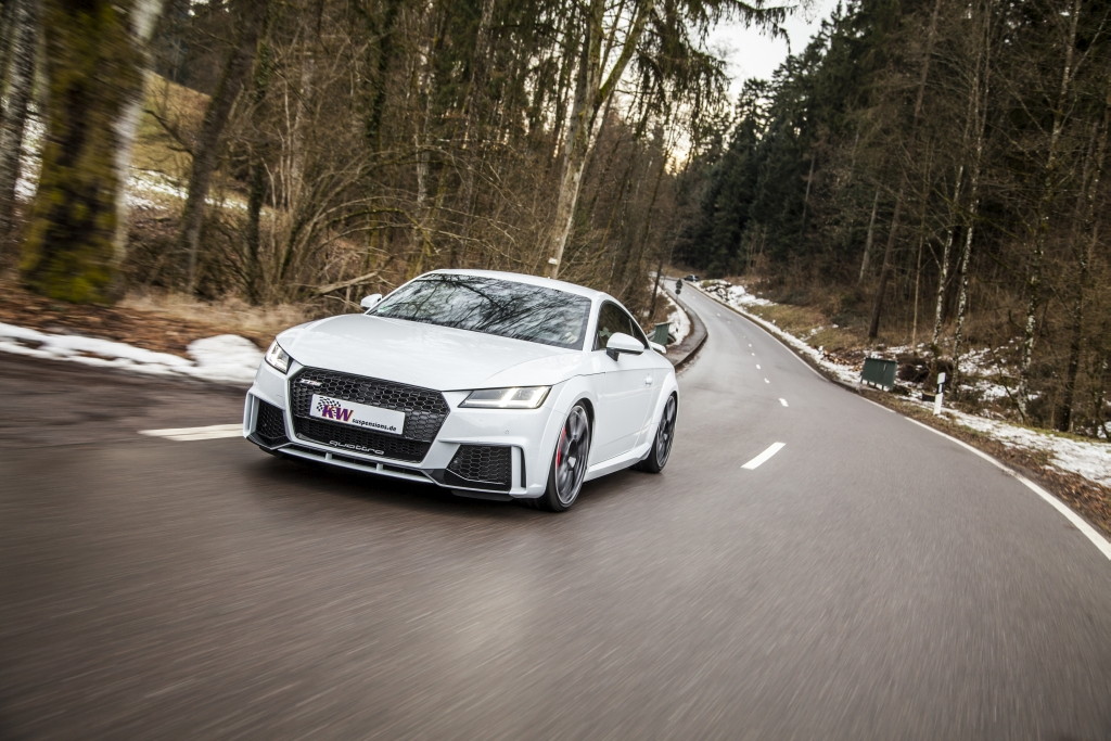 Fahrender Audi TT RS mit KW Gewindefahrwerk