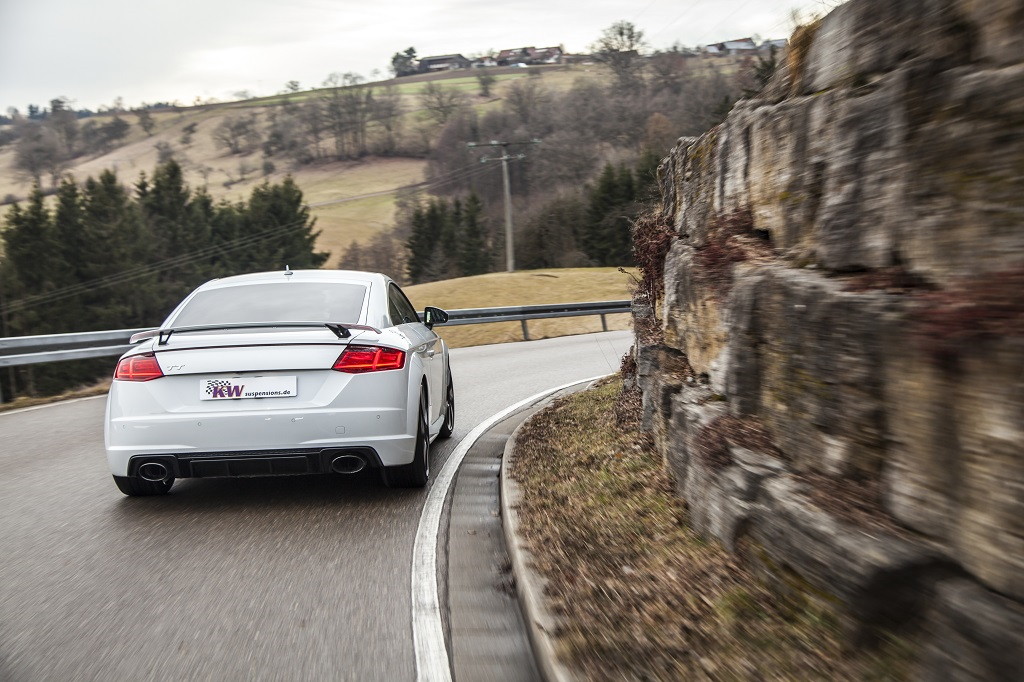 Fahrender Audi TT RS mit KW Gewindefahrwerk