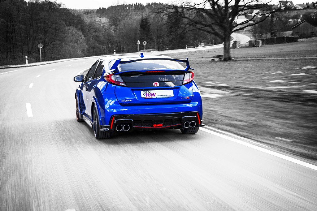  Fahraufnahme eines Honda Civic Type R mit eingebautem KW Gewindefahrwerk